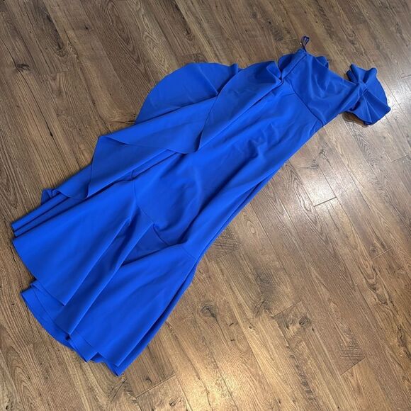 Chiara Boni La Petite Robe
Kafu One-Shoulder Ruffle Gown - Picture 8 of 8